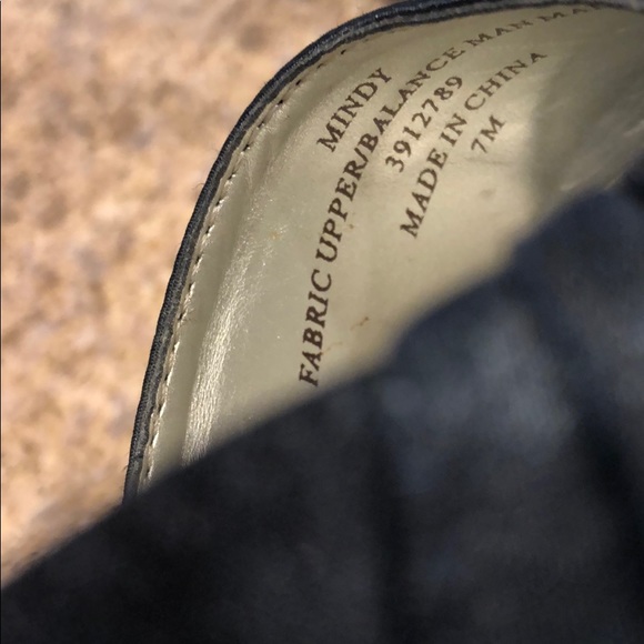 Kelli & Katie Navy Blue Fabric Upper Heels Size 7 - Picture 2 of 16